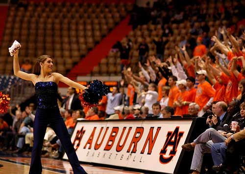  Auburn cheerleader throws t-shirt to fans 