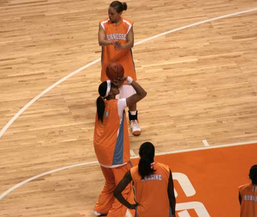  Candace Parker shoots free throw in warmup 