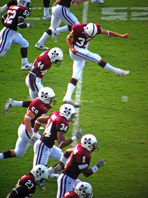  Miss. State kicks off the ball  