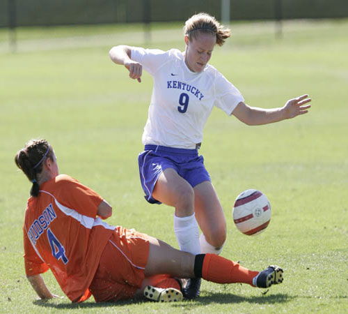 Florida lady gator trips opponent