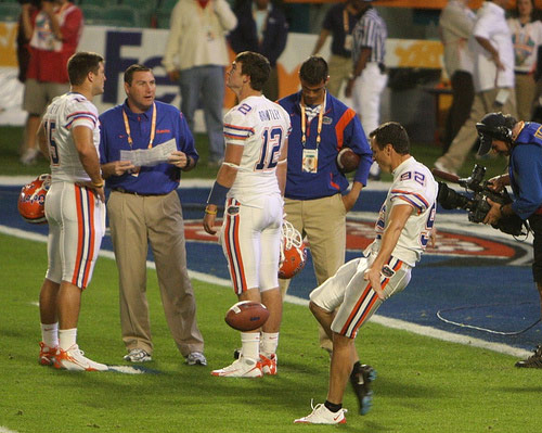 Dan Mullen talks to Tim Tebow and John Brantley.