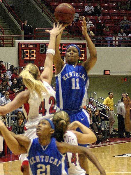 Kentucky womens basketball player takes a jump shot