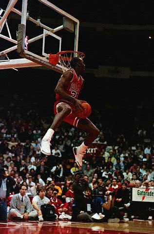 http://www.secsportsfan.com/images/michael-jordan-reverse-dunk.jpg