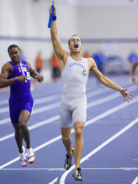  kentucky runner celebrates relay race win  
