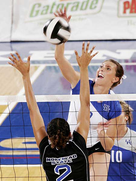  Kentucky Wildcats volleyball spike 